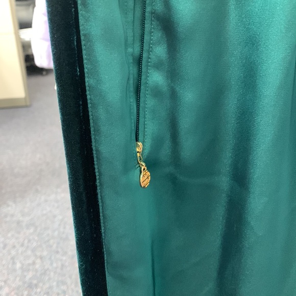 downtown jogger in botanical green - Picture 2 of 4